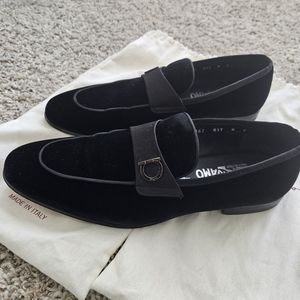 Salvatore ferragamo mens velvet loafer 8E